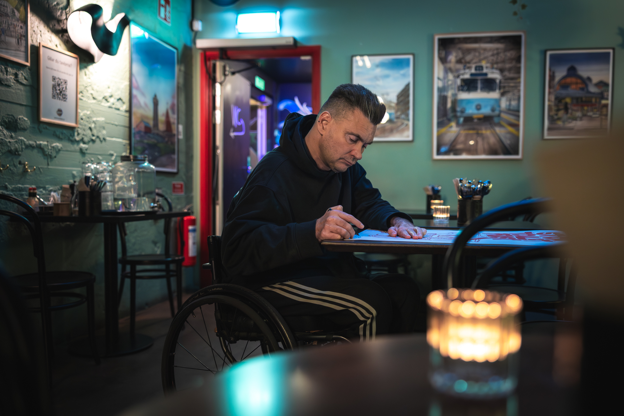 Anders i restaurangmiljö, signerar toalettpriset